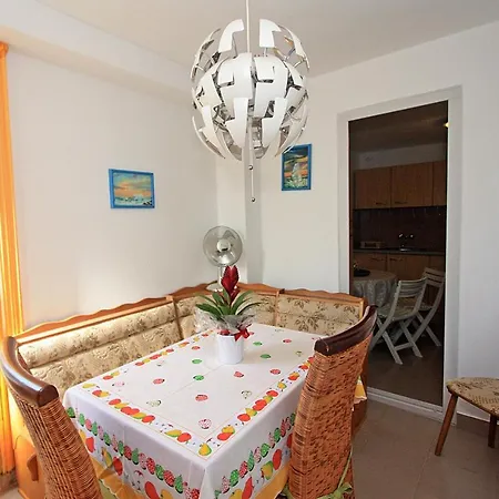 5665a Apartman Supetar