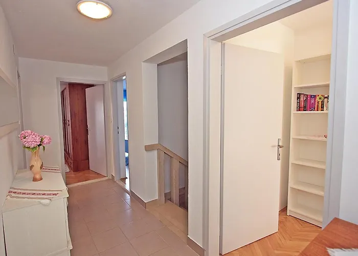 5665a Apartman Supetar